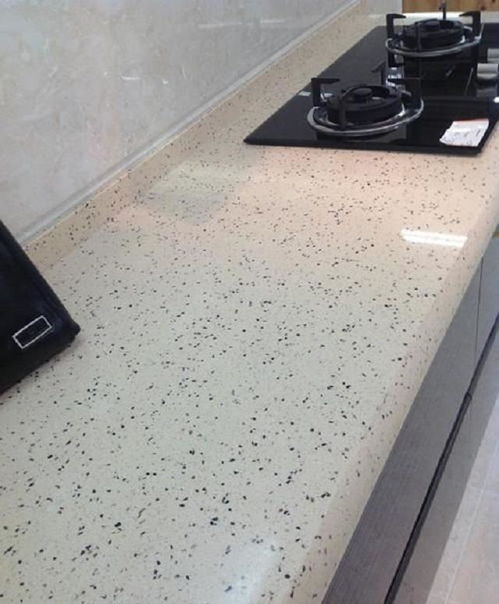 廚房臺(tái)面選石英石還是人造石？我家裝修差點(diǎn)選錯(cuò)，幸好及時(shí)了解區(qū)別